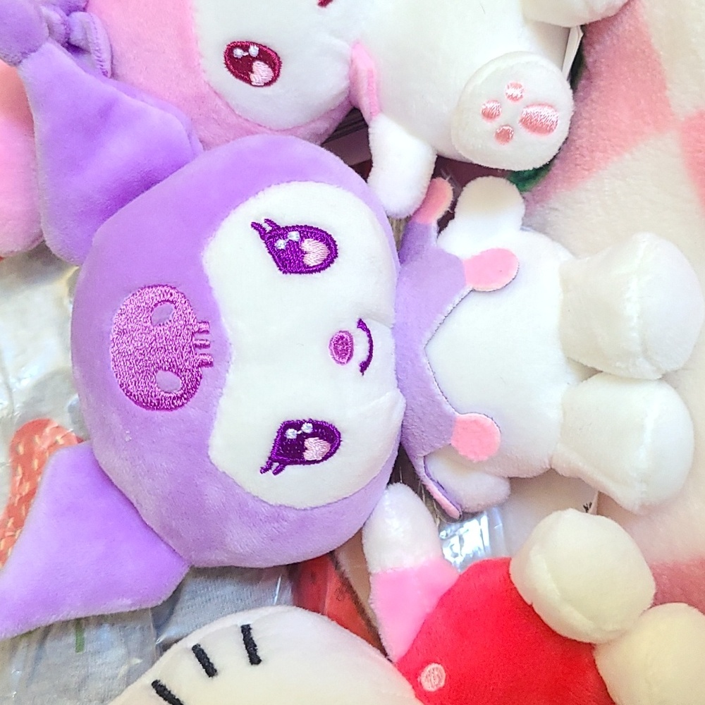 Hello Kitty Bag Charm Set ❤ - Picture 3 of 5